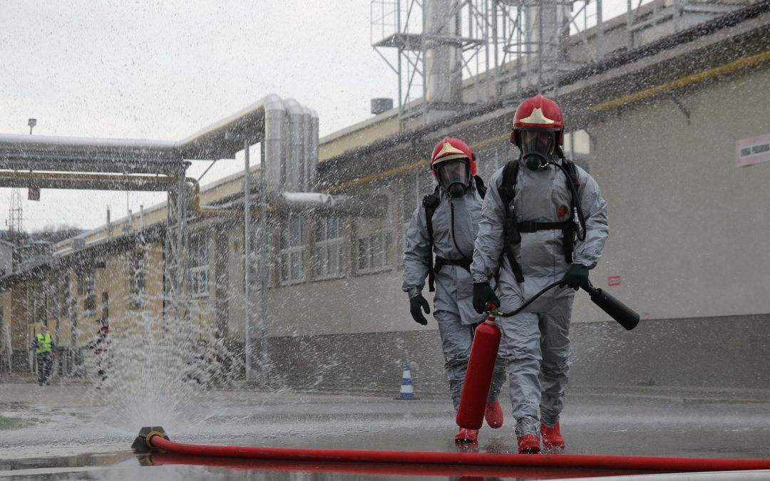 Dinas Damkar Sintang Bantu Kecelakaan di SPBU