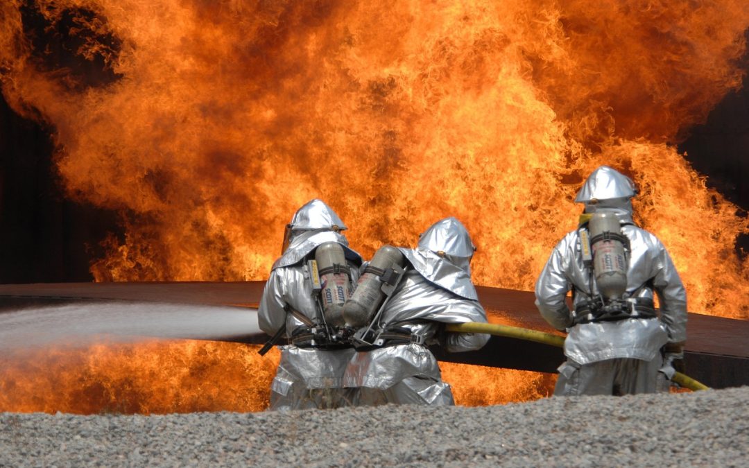 Dinas Damkar Sintang Simulasi Bencana di Area Industri