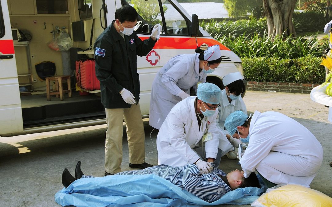 Dinas Damkar Sintang Bantu Tabrakan Kendaraan di Kantor Walikota