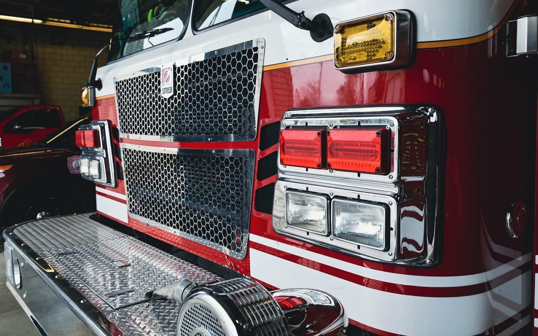 Dinas Damkar Sintang Bantu Kecelakaan di Pasar